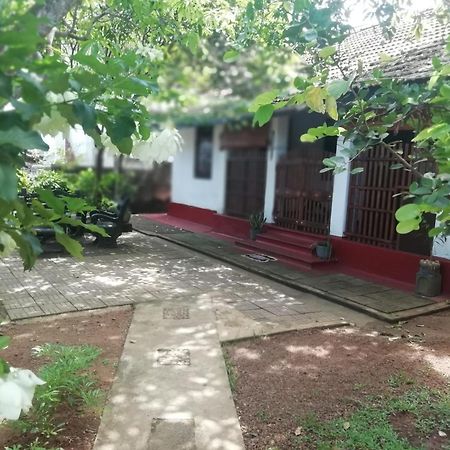 Ami Place Rooms With Kitchen Hikkaduwa Exterior photo