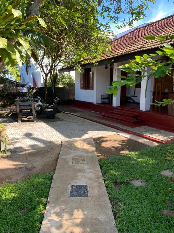 Ami Place Rooms With Kitchen Hikkaduwa Exterior photo