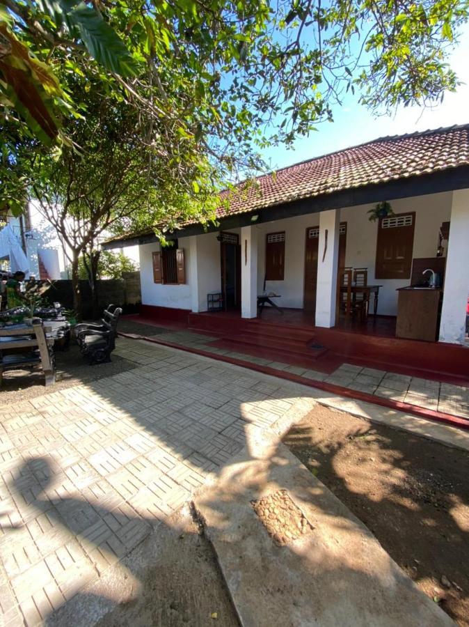 Ami Place Rooms With Kitchen Hikkaduwa Exterior photo