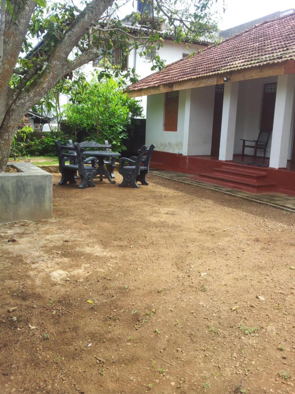 Ami Place Rooms With Kitchen Hikkaduwa Exterior photo